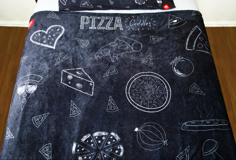 Illustration for article titled Pizza Hut has its own, ill-advised “hip” clothing line now